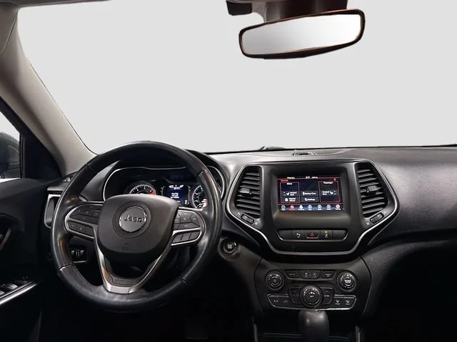 Used 2021  Jeep Latitude Plus image 23