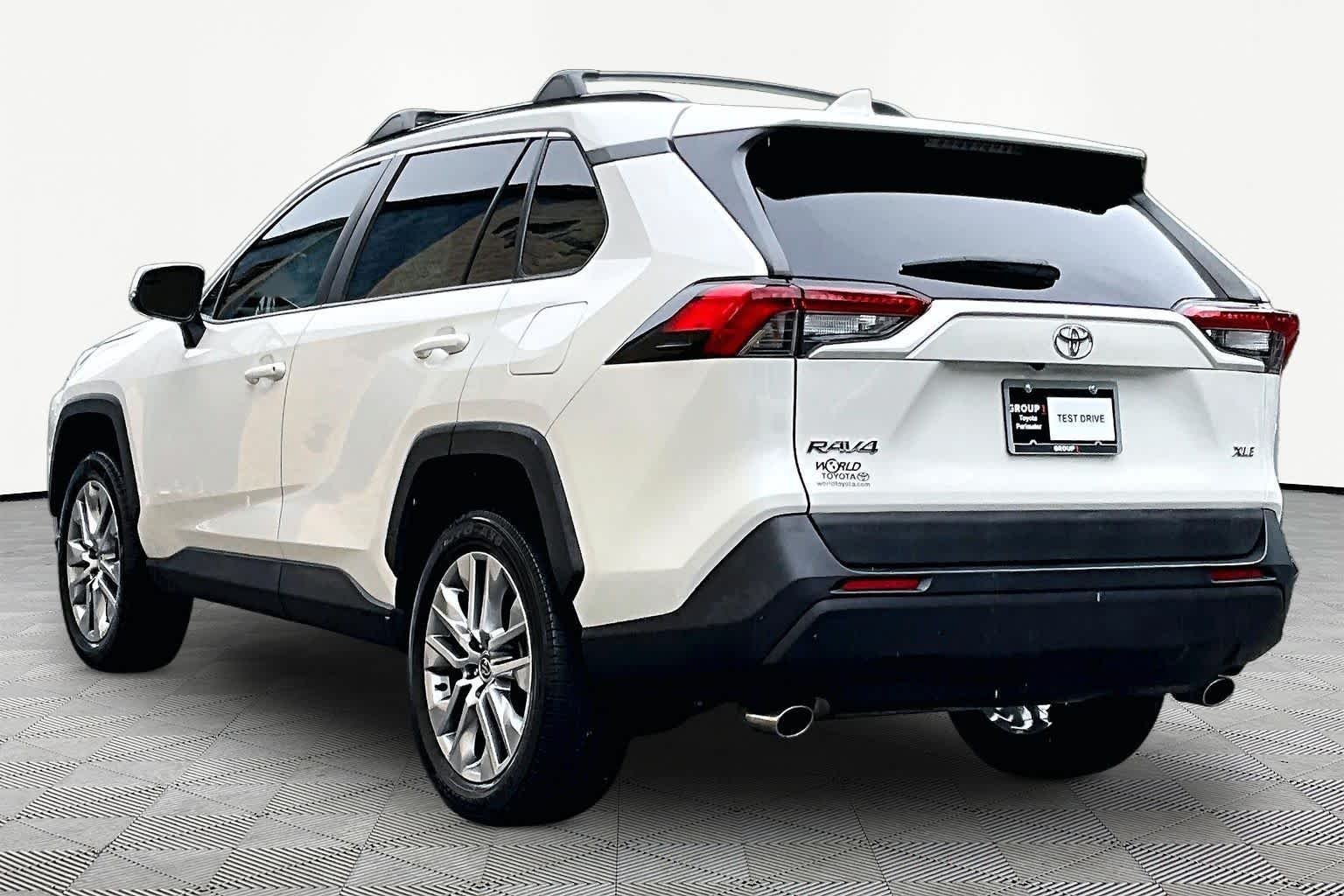Used 2022 Blizzard Pearl Toyota XLE Premium image 12