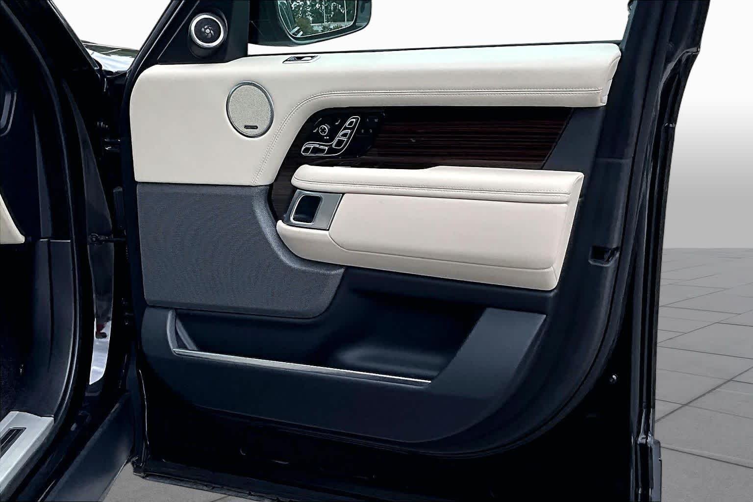 Used 2020 Santorini Black Metallic Land Rover Autobiography image 23