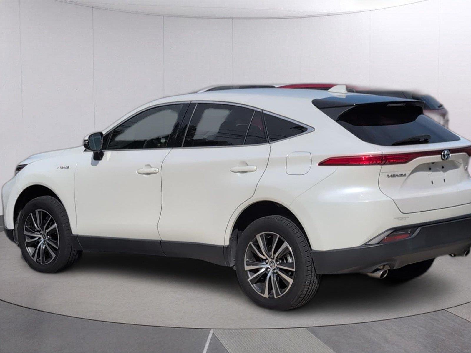 Used 2021 Blizzard Pearl Toyota LE image 3