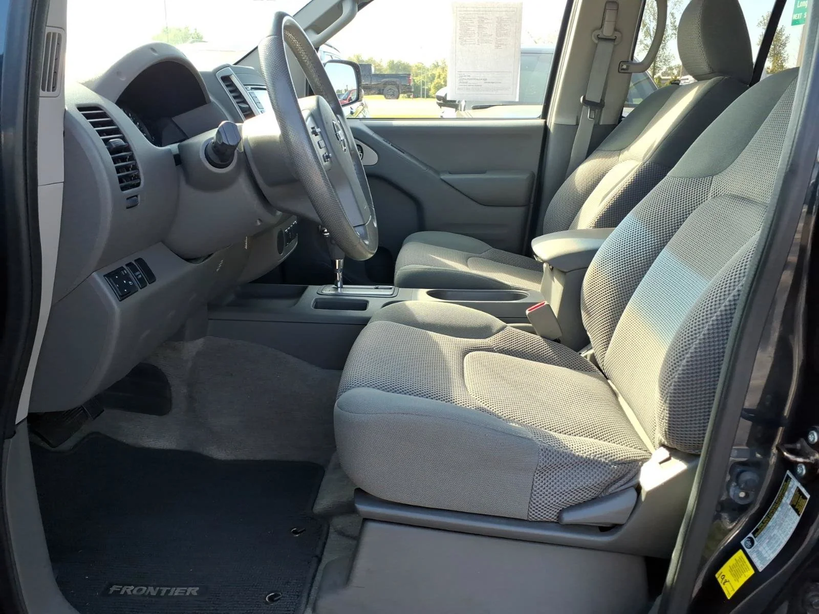 Used 2016 Arctic Blue Metallic Nissan  image 20