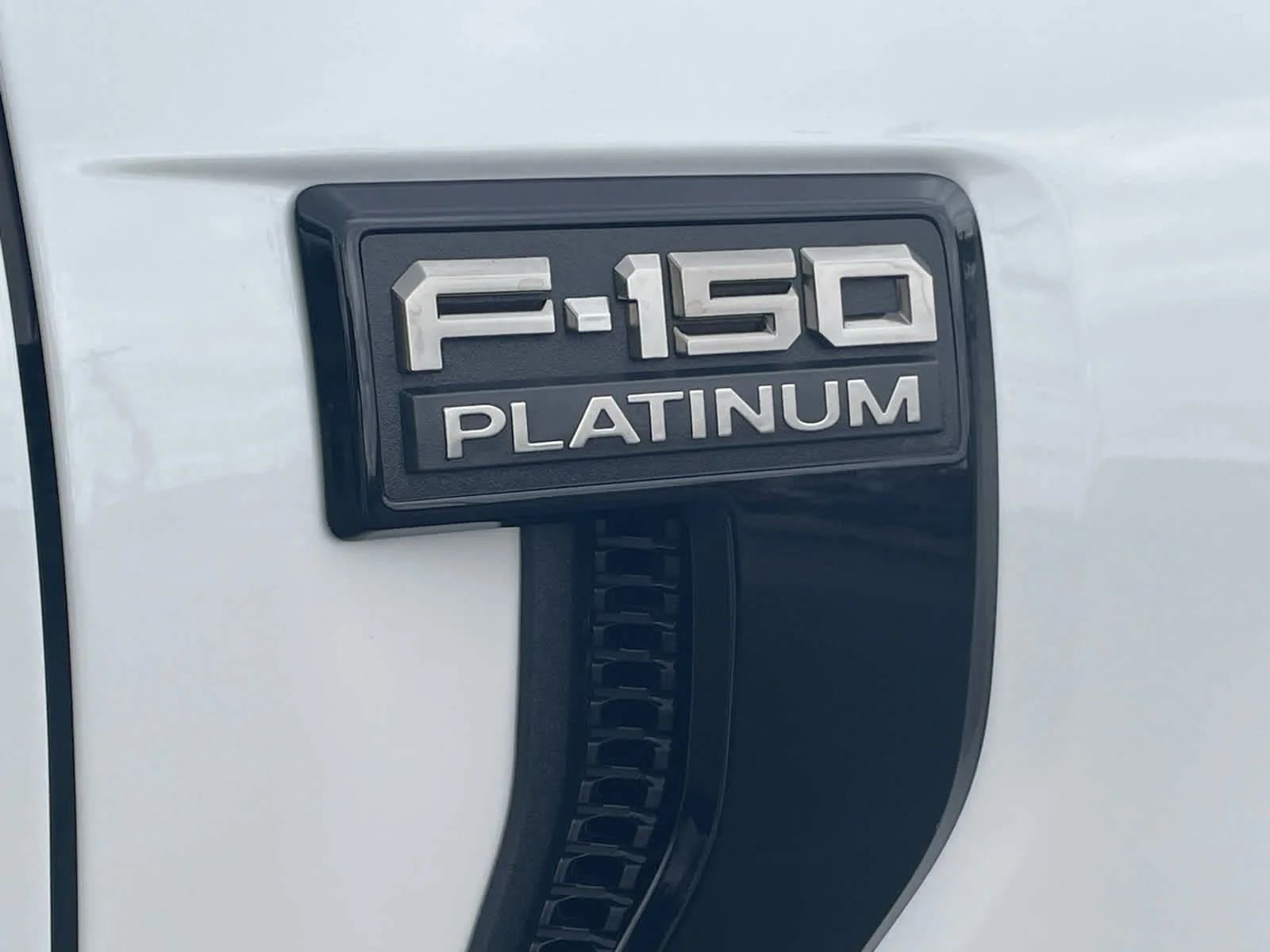 New 2026 Star White Metallic Tri-Coat Ford Platinum® image 8