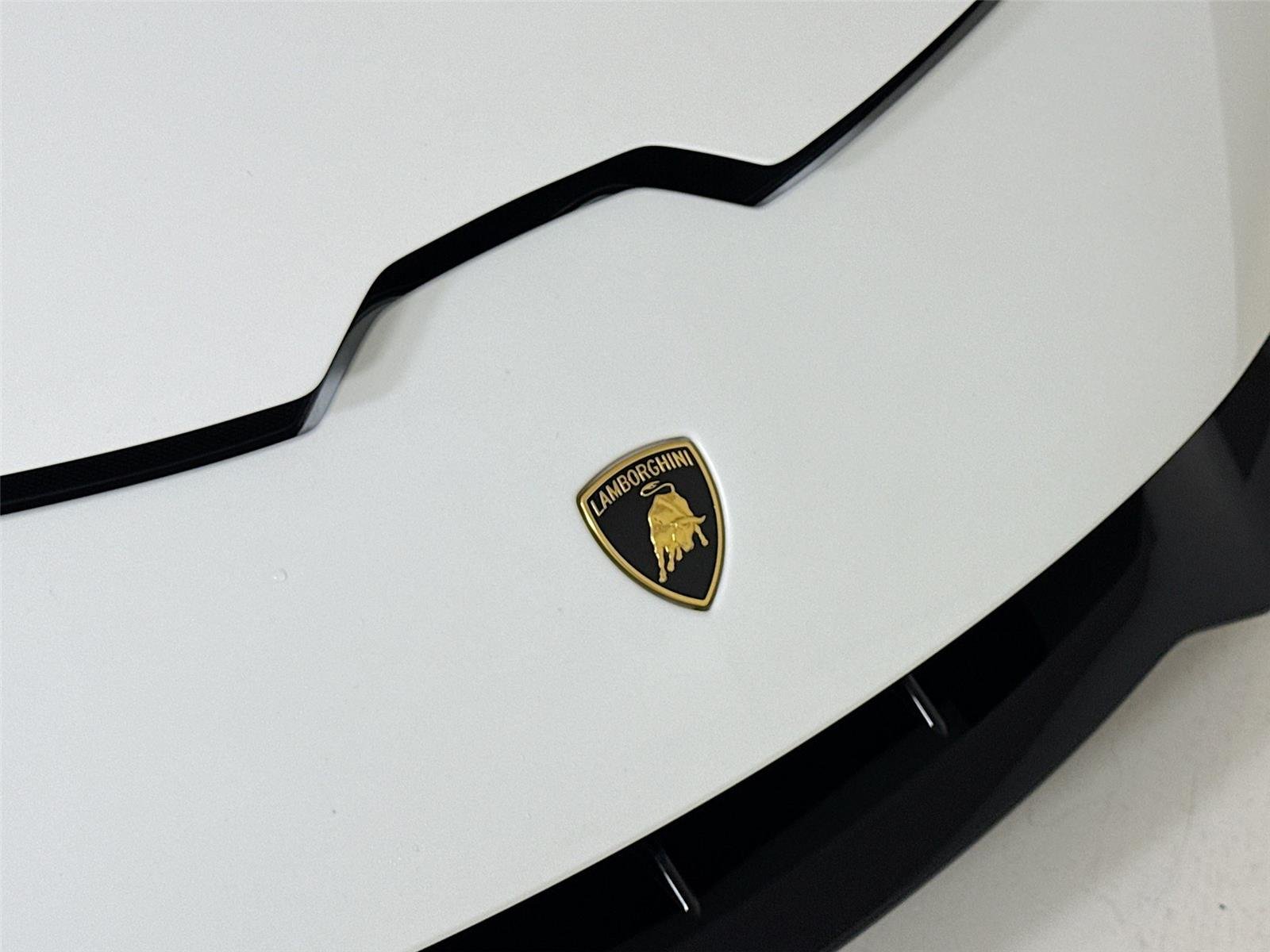 Used 2022 Bianco Canopus Lamborghini  image 36