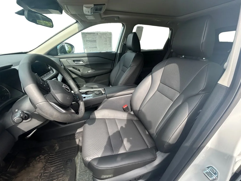 New 2026 Everest White Pearl Tricoat Nissan Dark Armor image 9