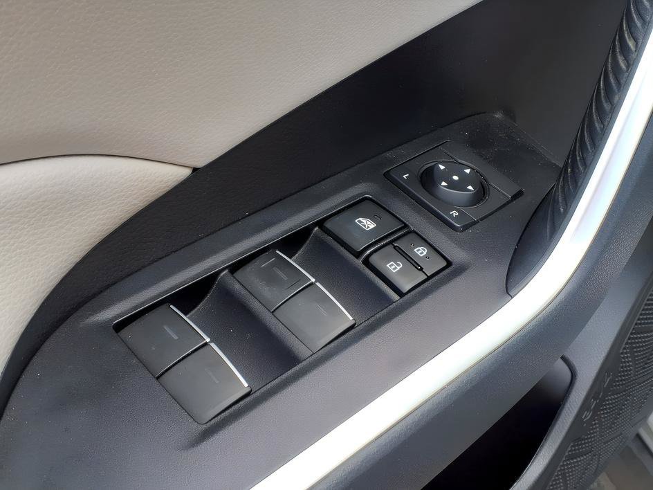 Used 2024 Silver Sky Metallic Toyota XLE Premium image 19