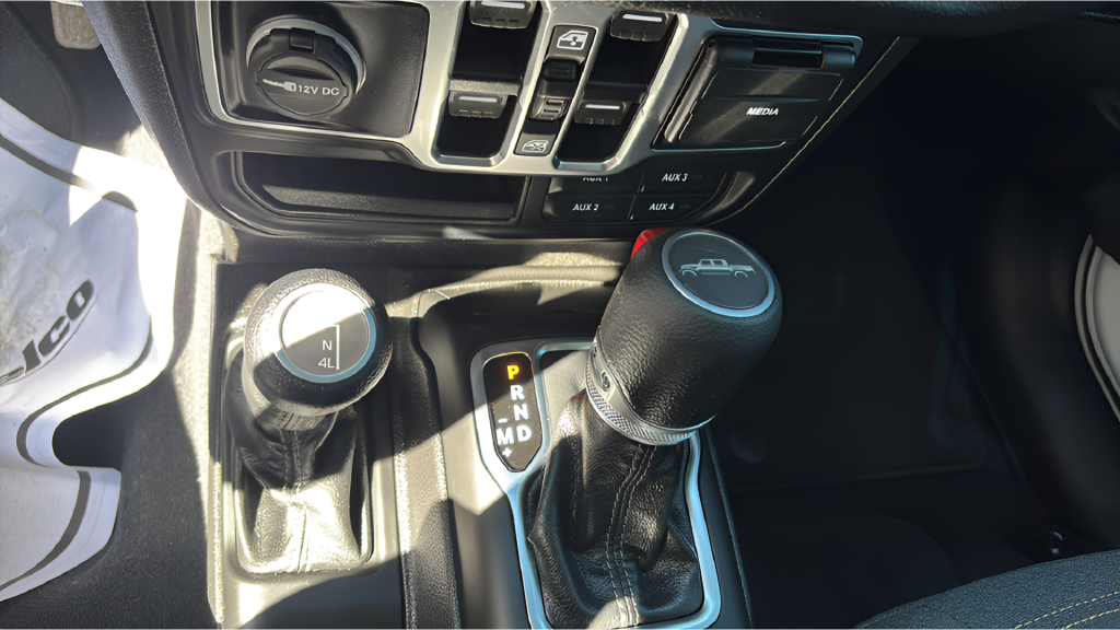 Used 2025 White Jeep Nighthawk image 35