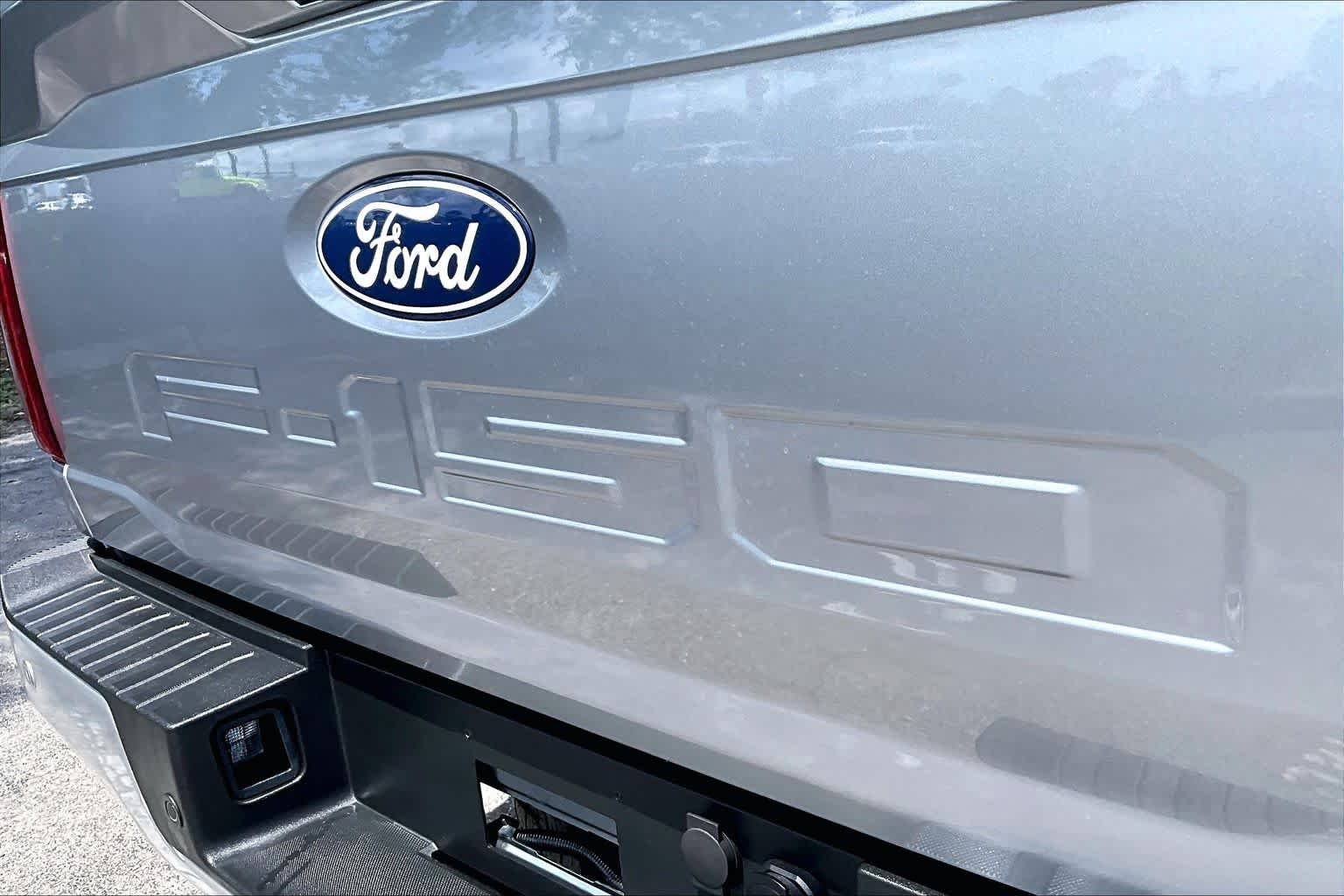 Used 2024 Iconic Silver Metallic Ford LARIAT image 10