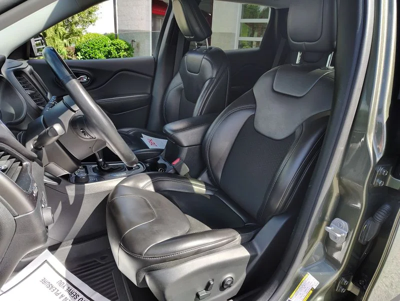 Used 2019 Green Jeep Latitude Plus image 11