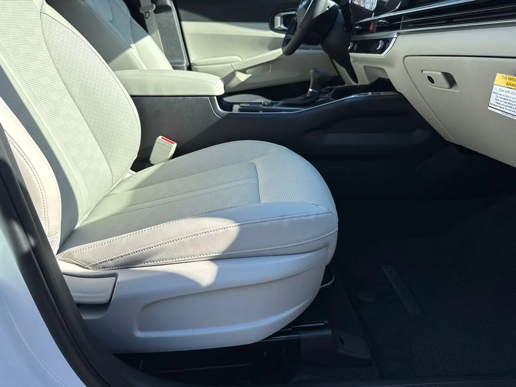 New 2026 White Kia S image 13