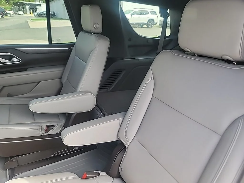 Used 2022 Gray Chevrolet Z71 image 11