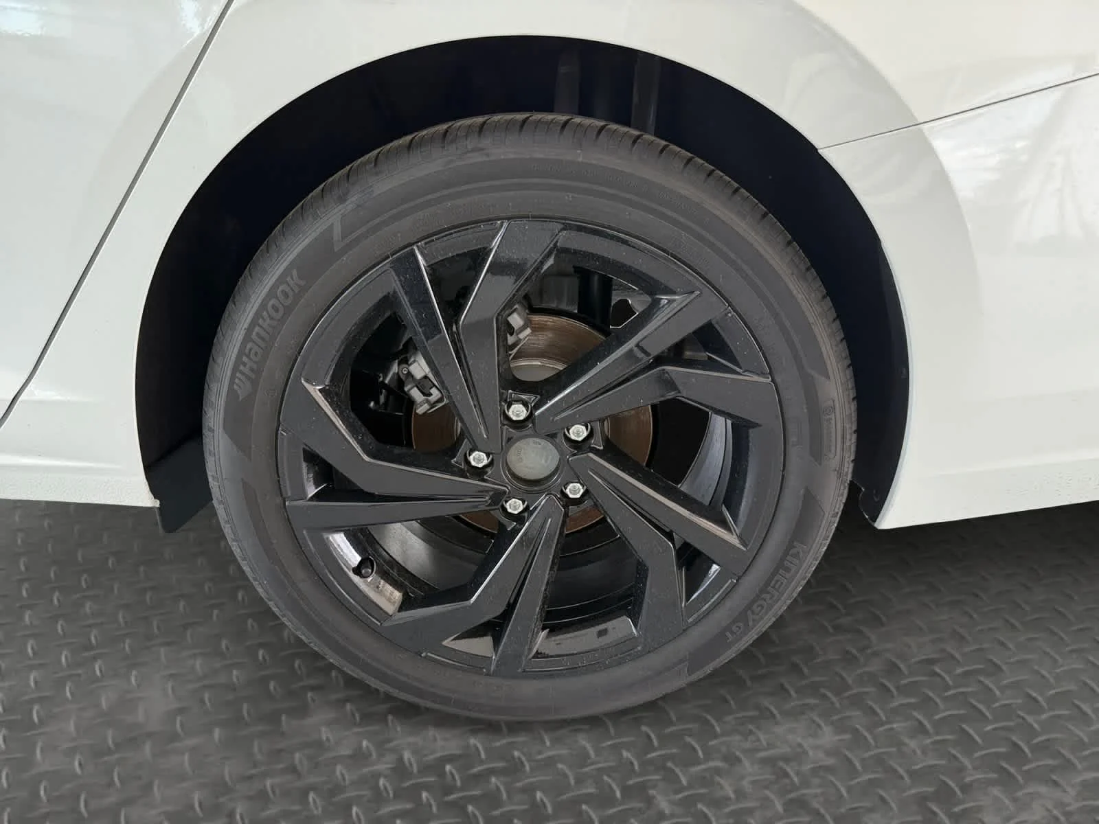 New 2026 Opal White Pearl Volkswagen SE image 9