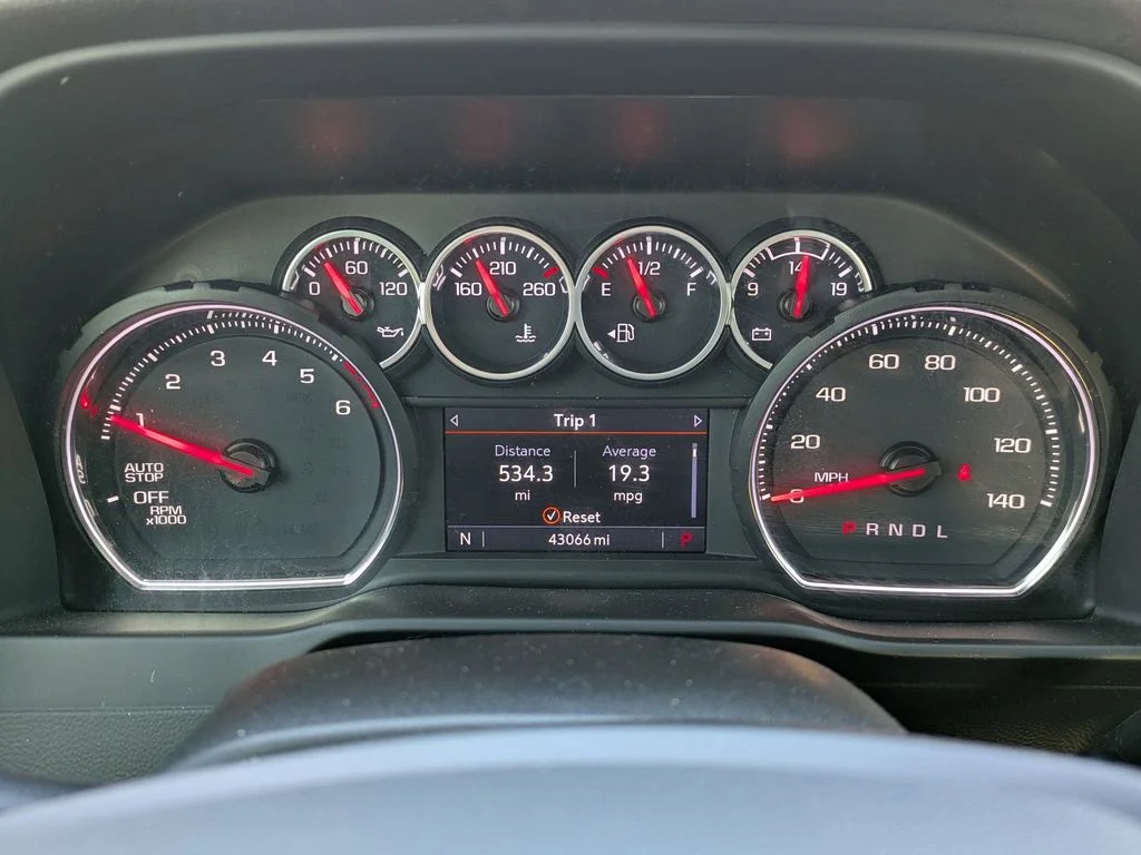 Used 2021 Shadow Gray Metallic Chevrolet LT image 27