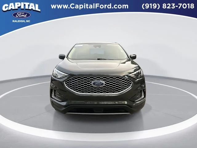 Used 2023 Green Ford SEL image 3