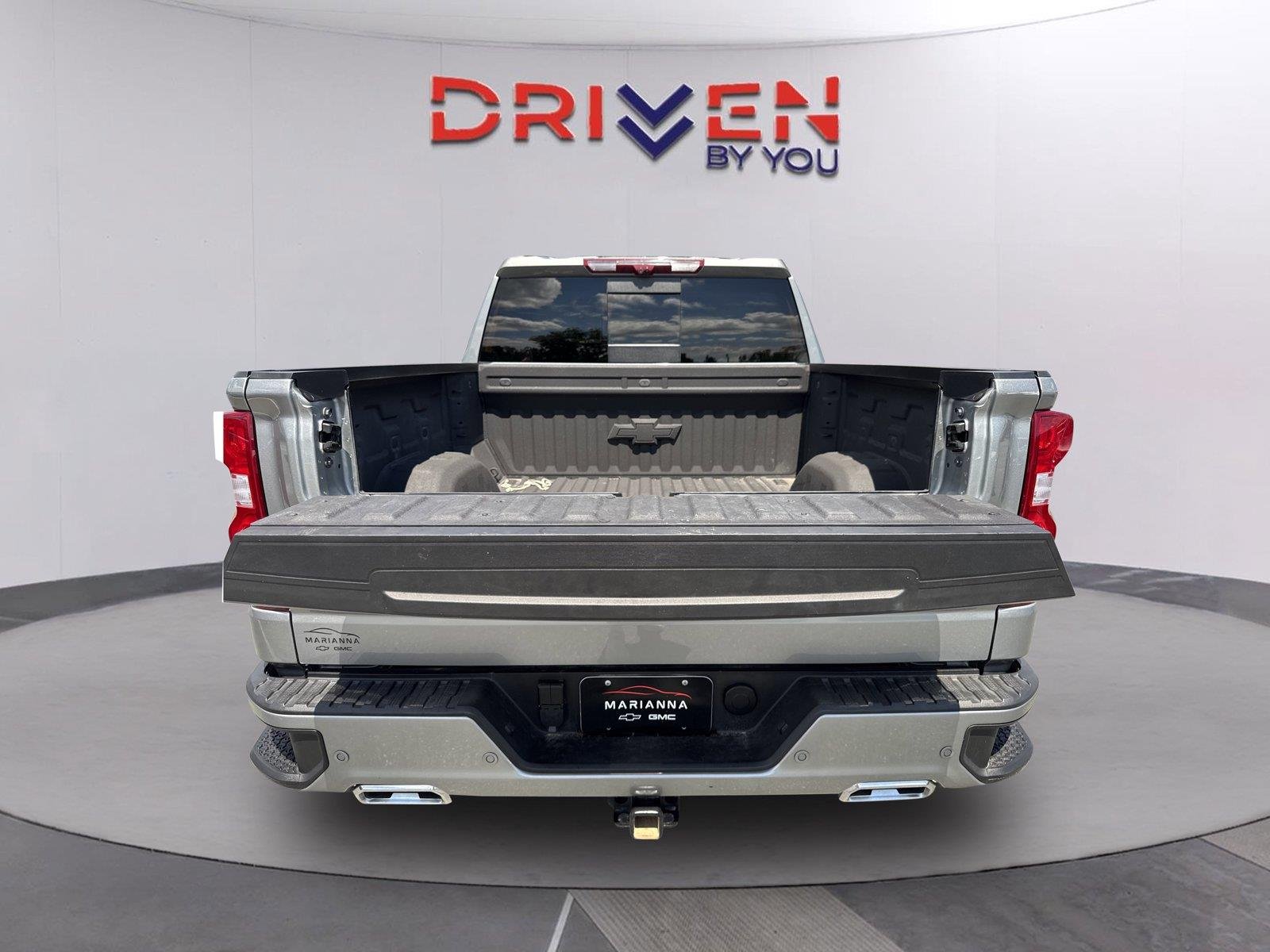 Used 2025 Sterling Gray Metallic Chevrolet High Country image 37