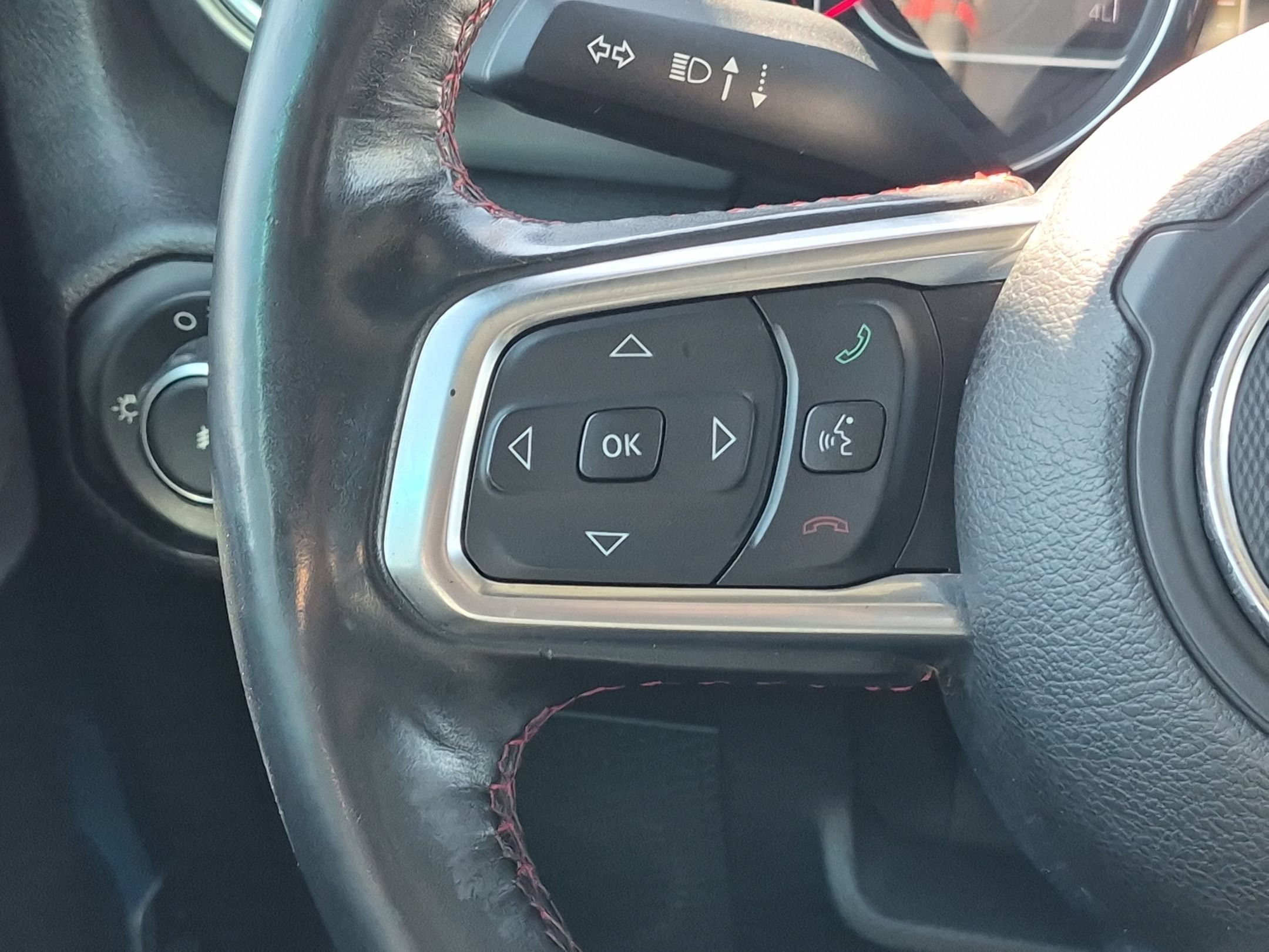Used 2019 Bikini Pearlcoat Jeep Rubicon image 18