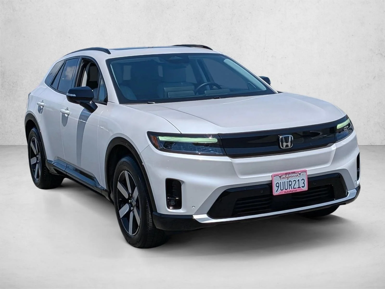 Used 2025 Snowfall Pearl Honda Touring image 3