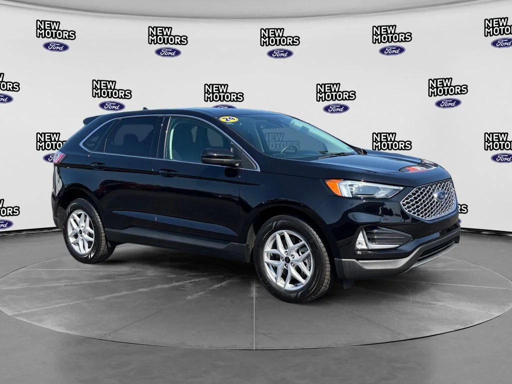 Used 2024 Black Metallic Ford SEL image 7