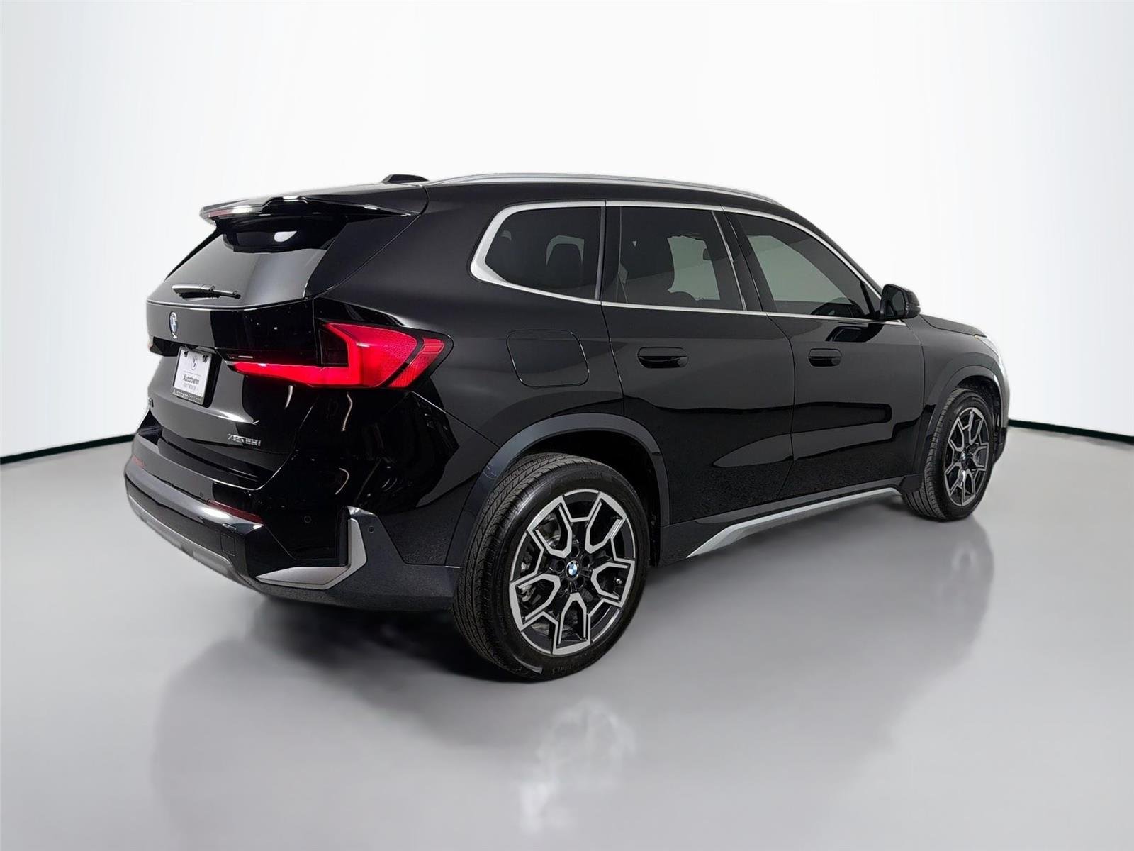 Used 2026 Jet Black BMW xDrive28i image 5
