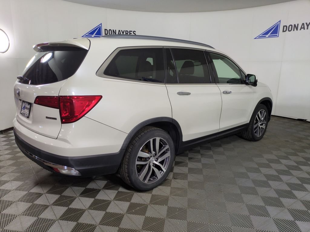 Used 2017 White Diamond Pearl Honda Touring image 5