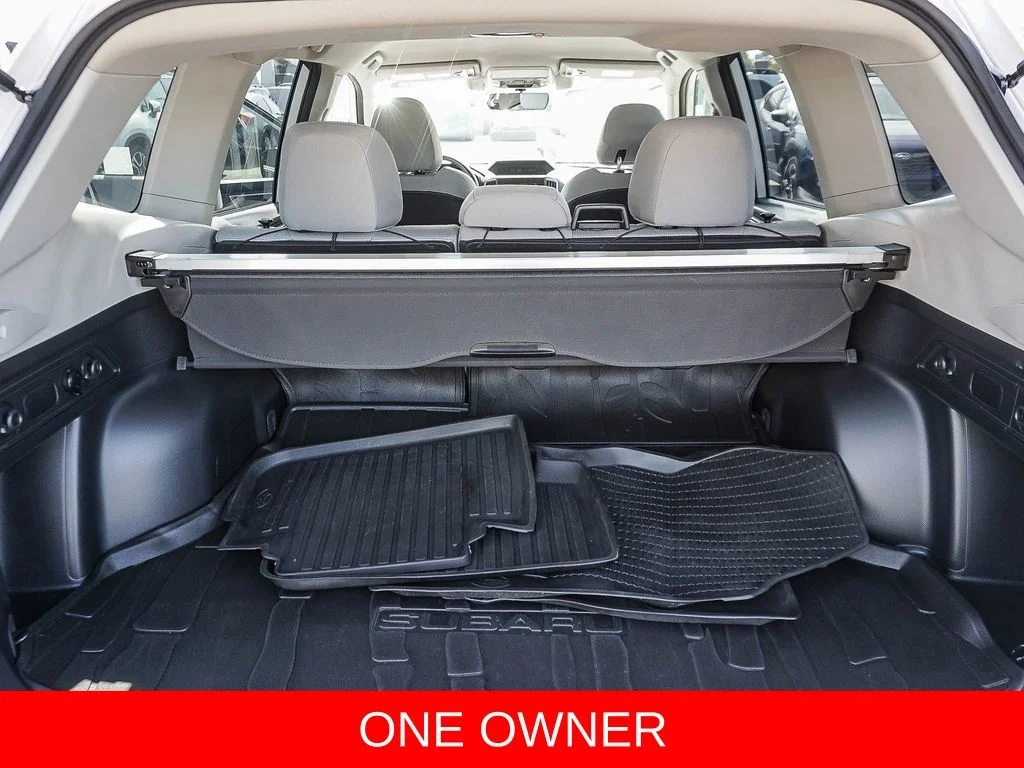 Used 2020 White Subaru Base image 24