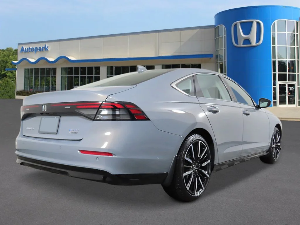 New 2026 Urban Gray Pearl Honda Touring image 5