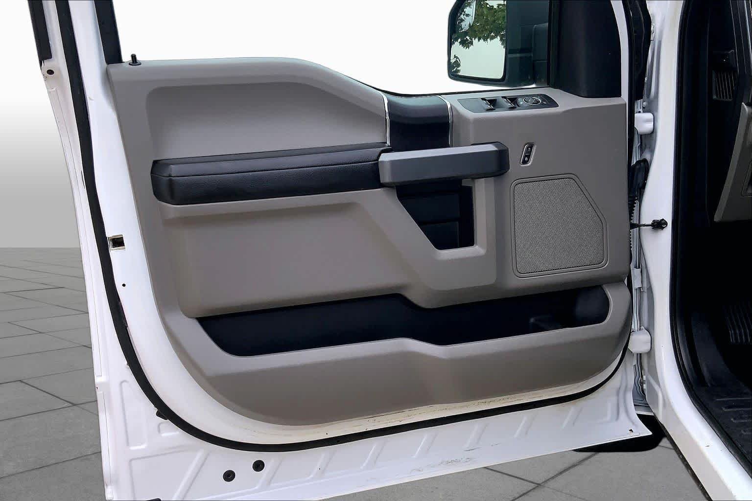 Used 2018 Oxford White Ford XLT image 22