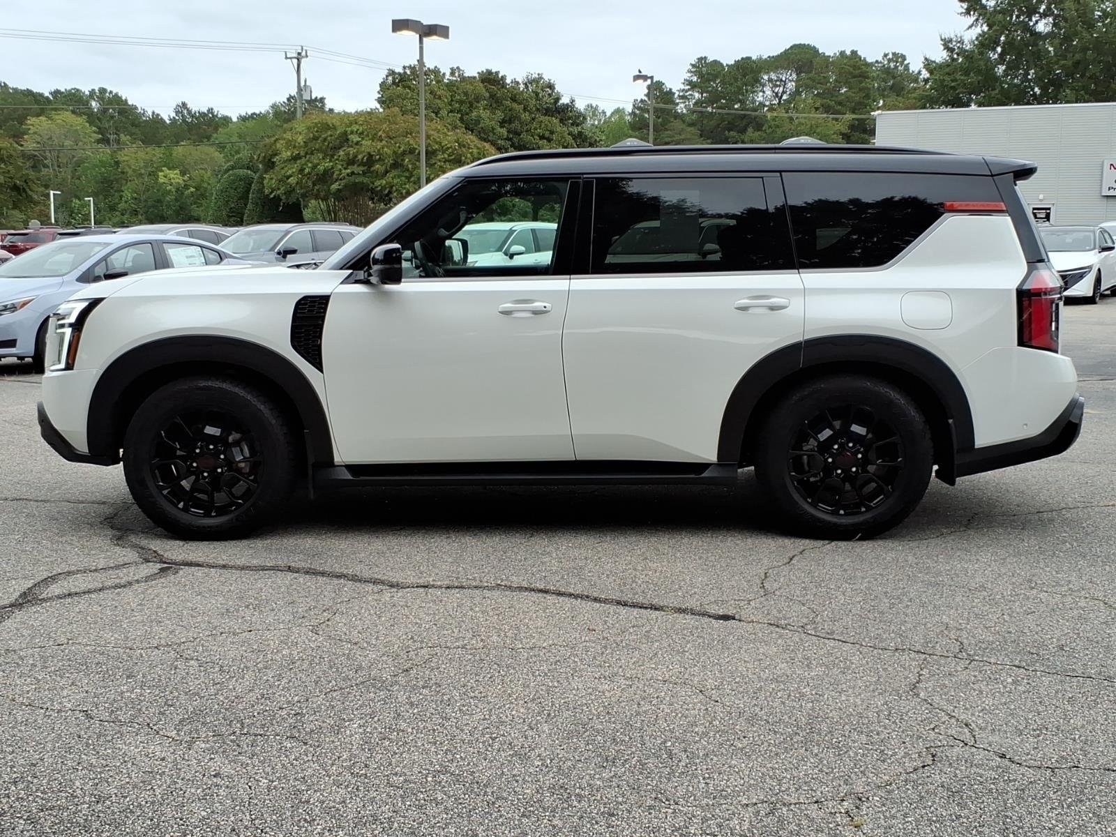 Used 2025 Aspen White Tricoat/Super Black Nissan PRO-4X image 3