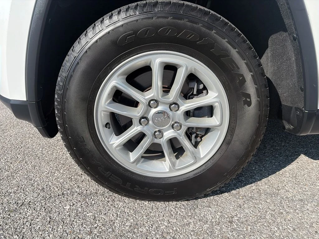 Used 2020 White Jeep Laredo E image 26