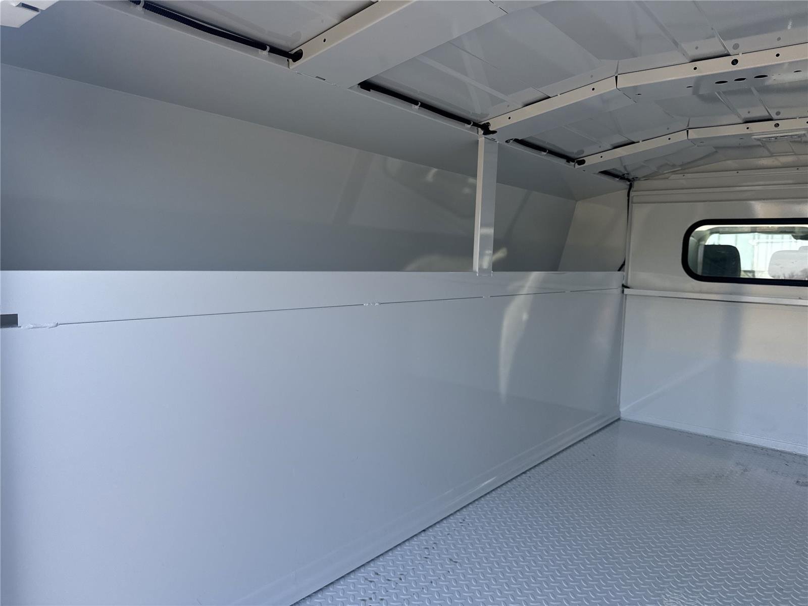 New 2026 Oxford White Ford XL image 7