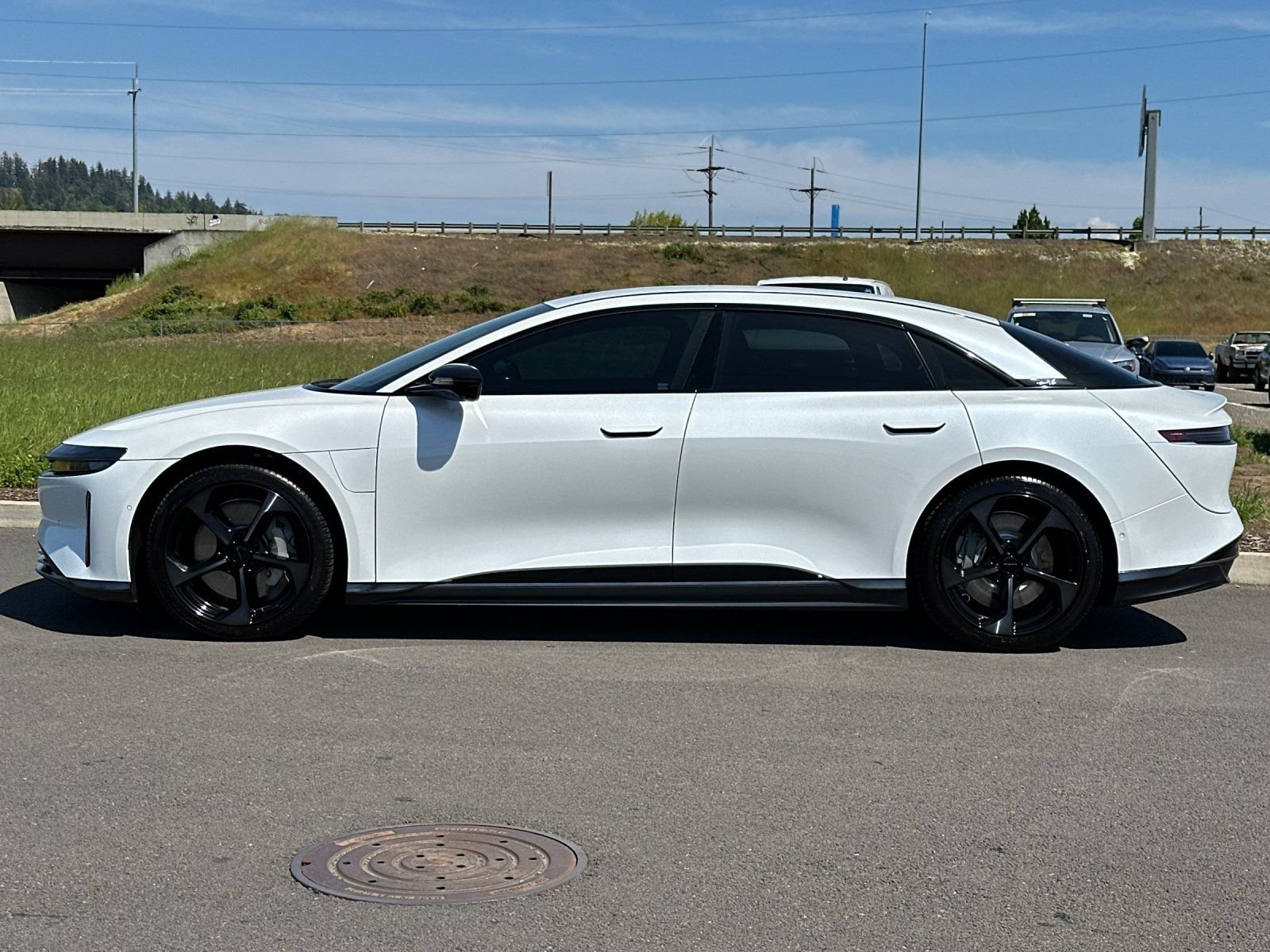 Used 2025  Lucid Touring image 6