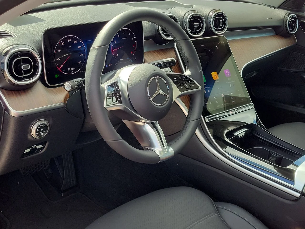 New 2026 MANUFAKTUR Patagonia Red Metallic Mercedes-Benz C 300 image 19