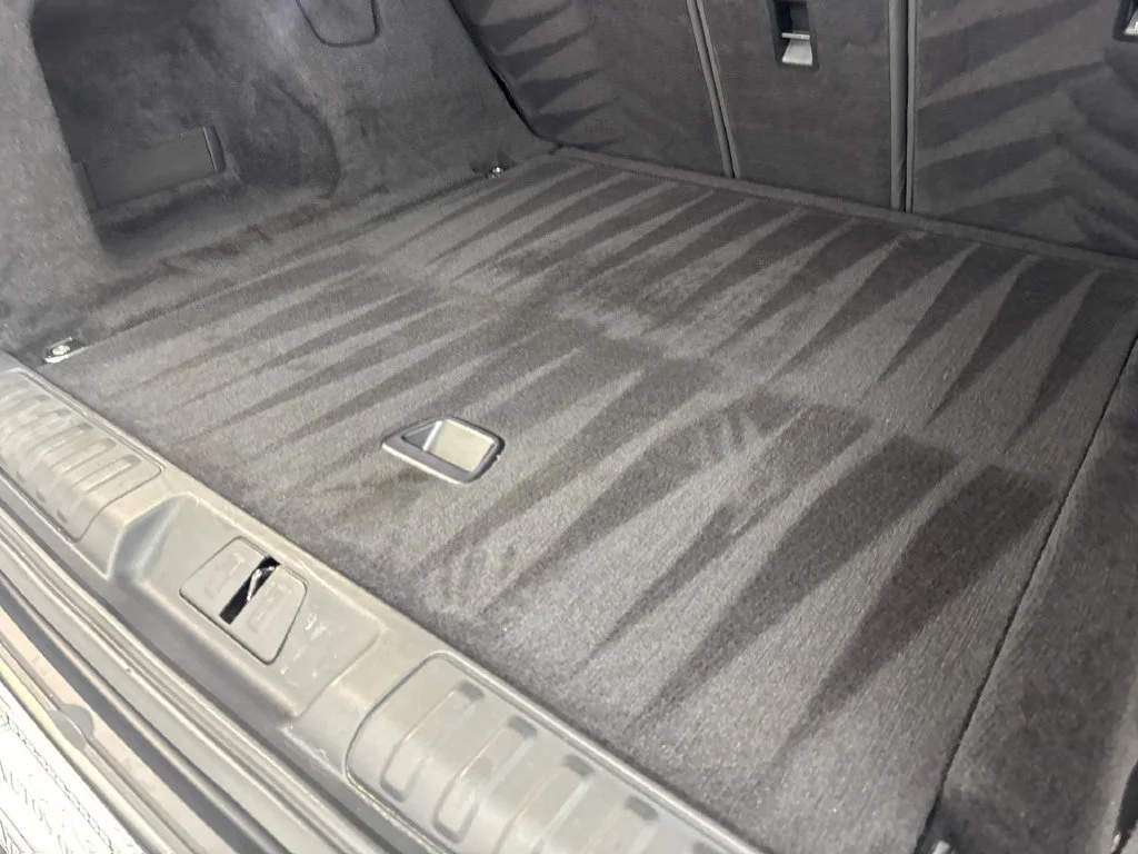 Used 2023 Black Land Rover SE image 78
