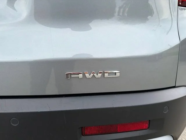 Used 2023 Sterling Metallic GMC SLE image 14