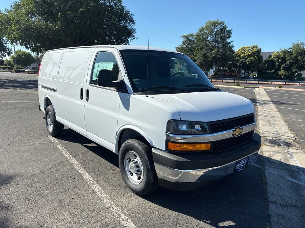 2026 Chevrolet Express 2500 Work Van HD's photo