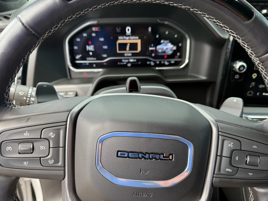 Used 2025 White Frost Tricoat GMC Denali Ultimate image 8