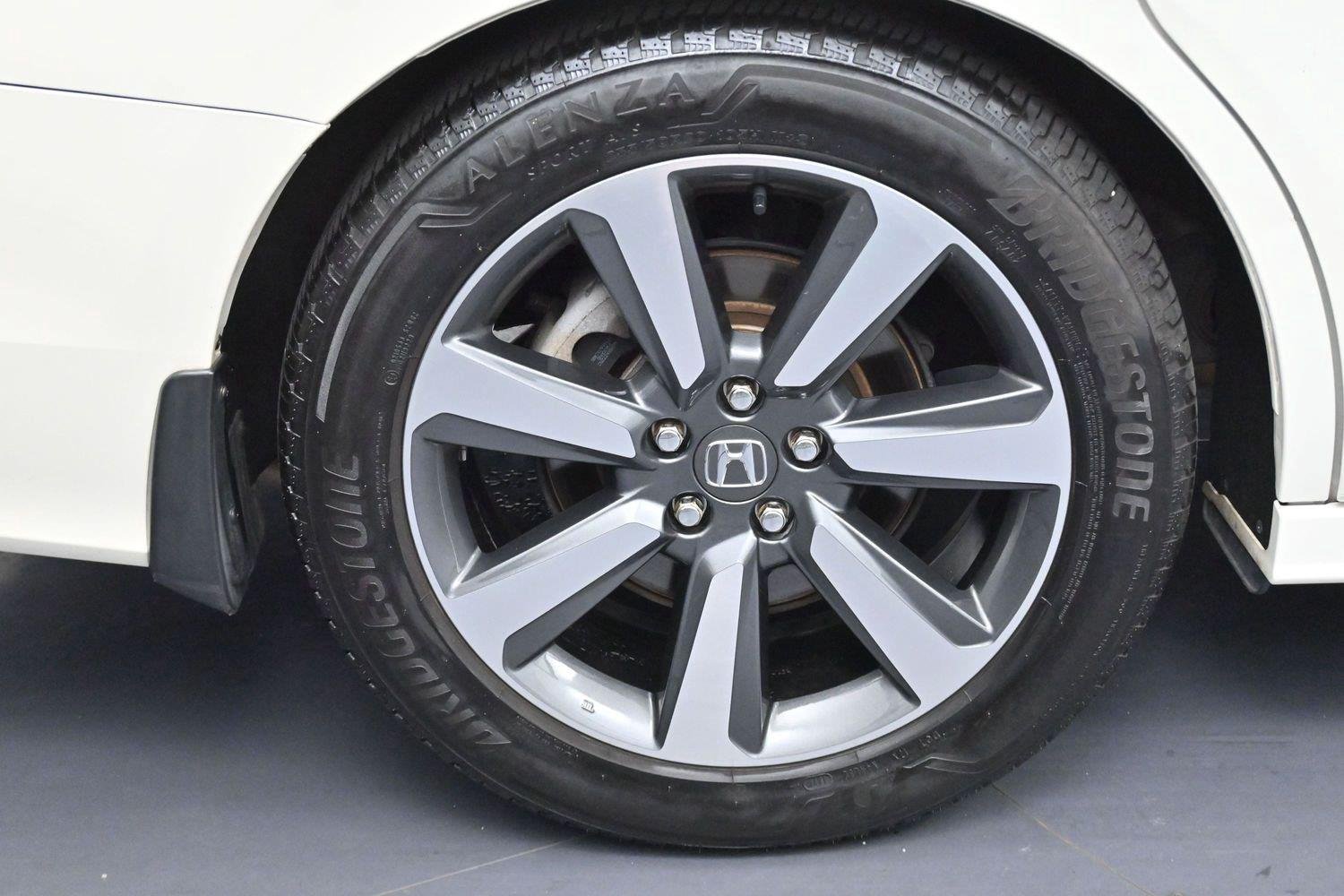 Used 2019 White Diamond Pearl Honda Touring image 40
