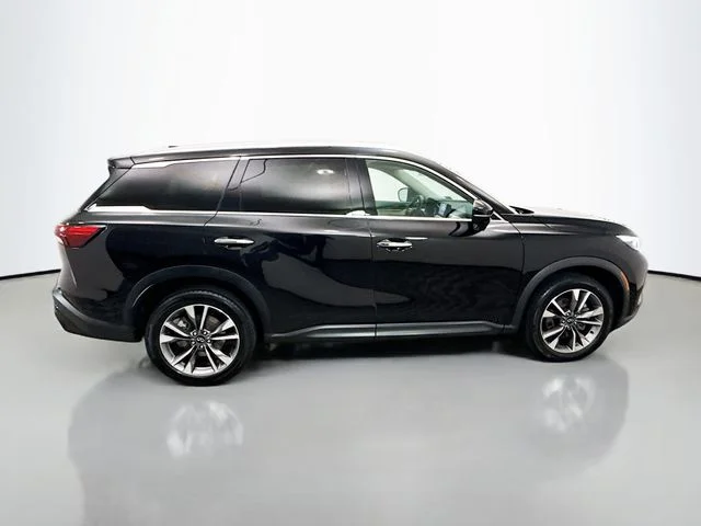 Used 2023 Black INFINITI LUXE image 8
