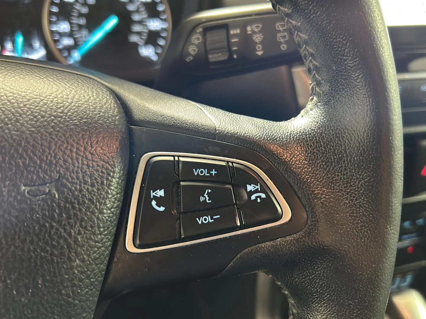 Used 2019 Shadow Black Ford SES image 12