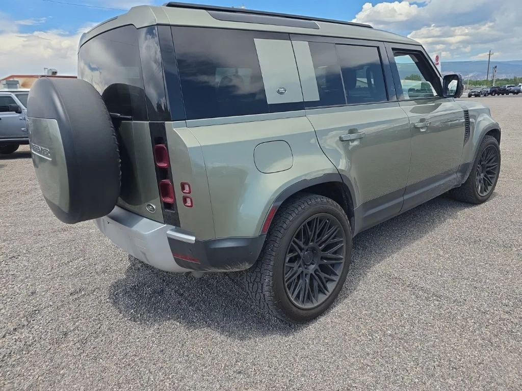 Used 2020 Green Land Rover HSE image 3
