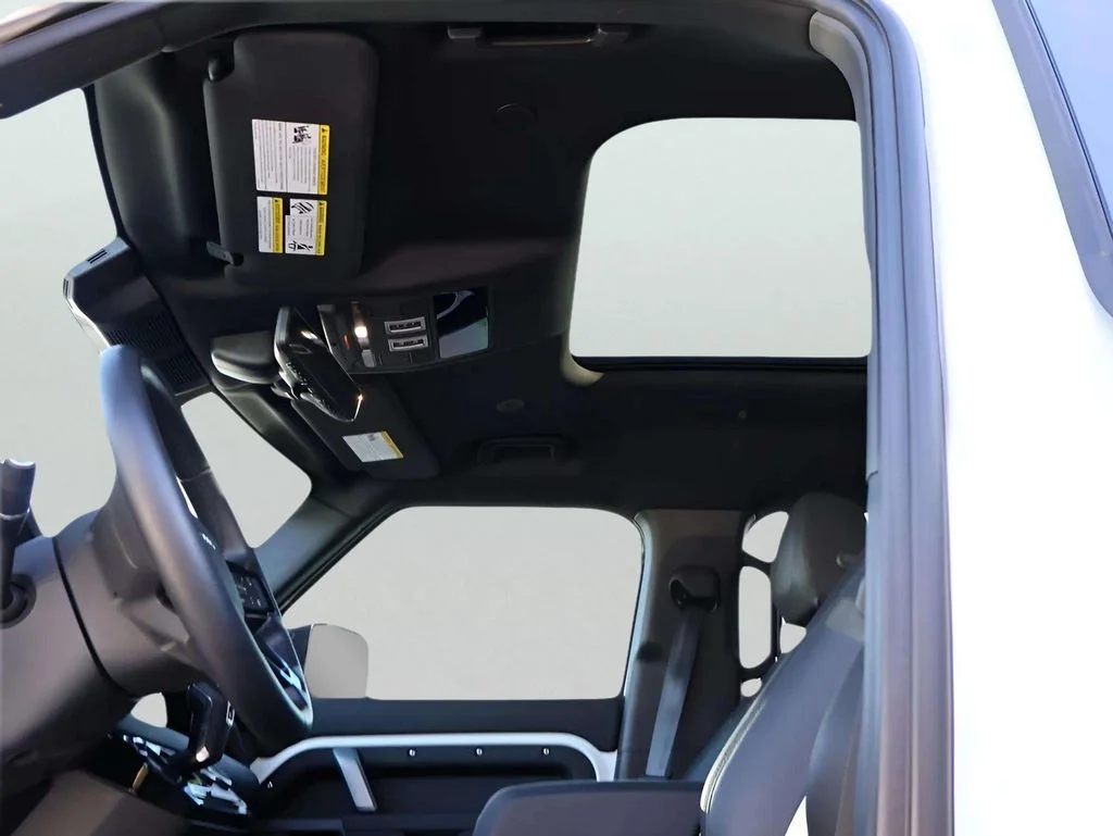 2024 Land Rover Defender X-Dynamic SE - Photo 9