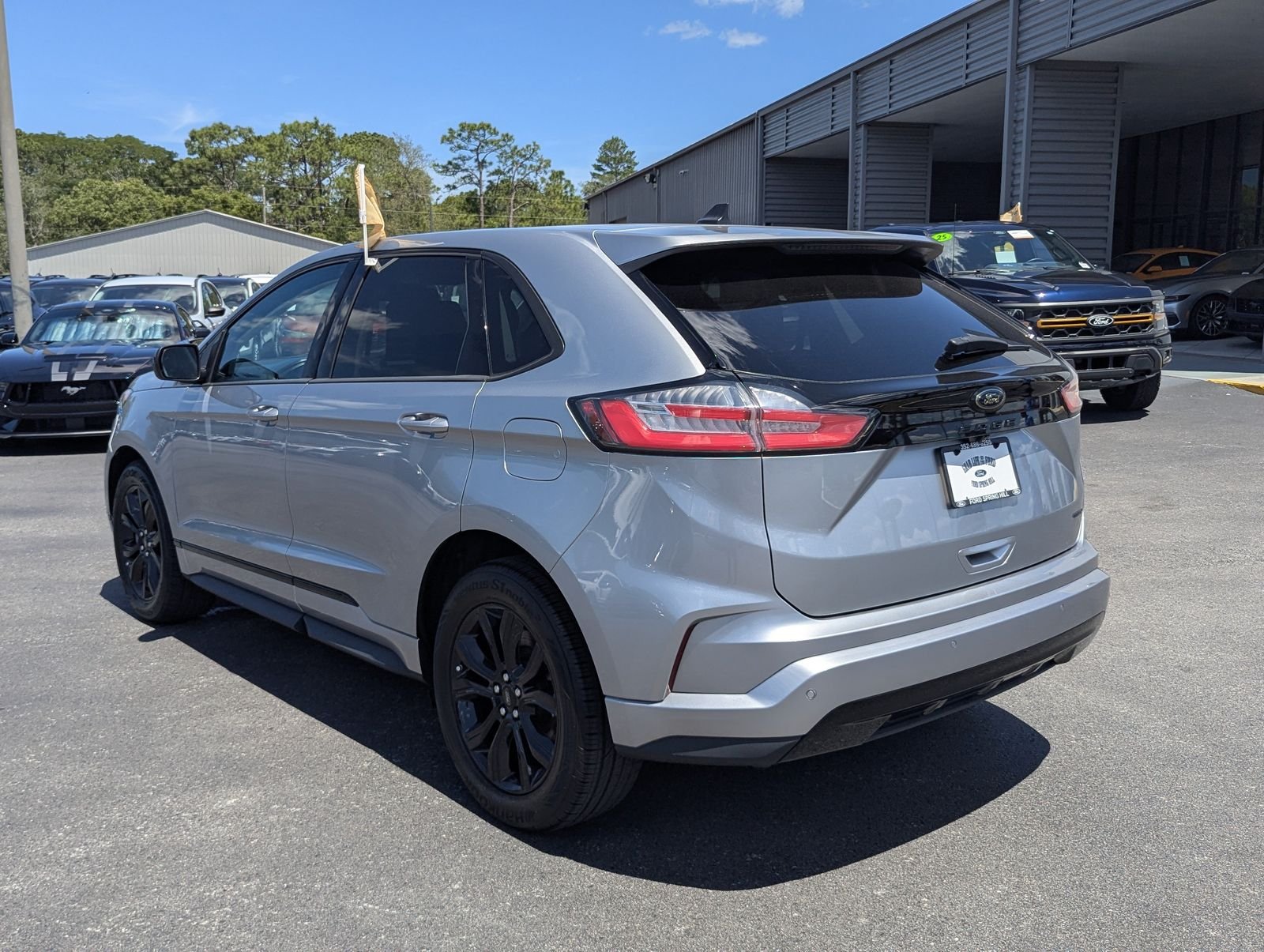 Used 2022 Silver Metallic Ford SE image 7