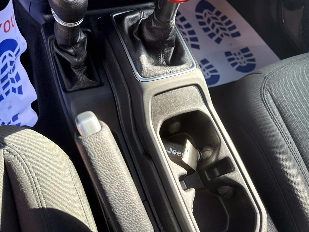 Certified Used 2020  Jeep Sport image 31