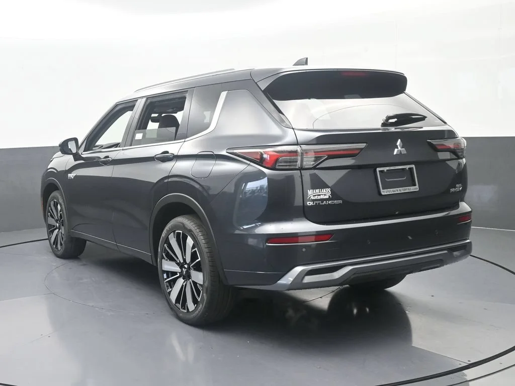 New 2026 Gray Mitsubishi SEL S-AWC image 4