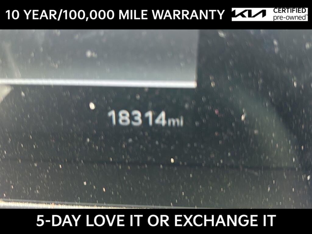 Certified Used 2025 Snow White Pearl Kia LX image 3