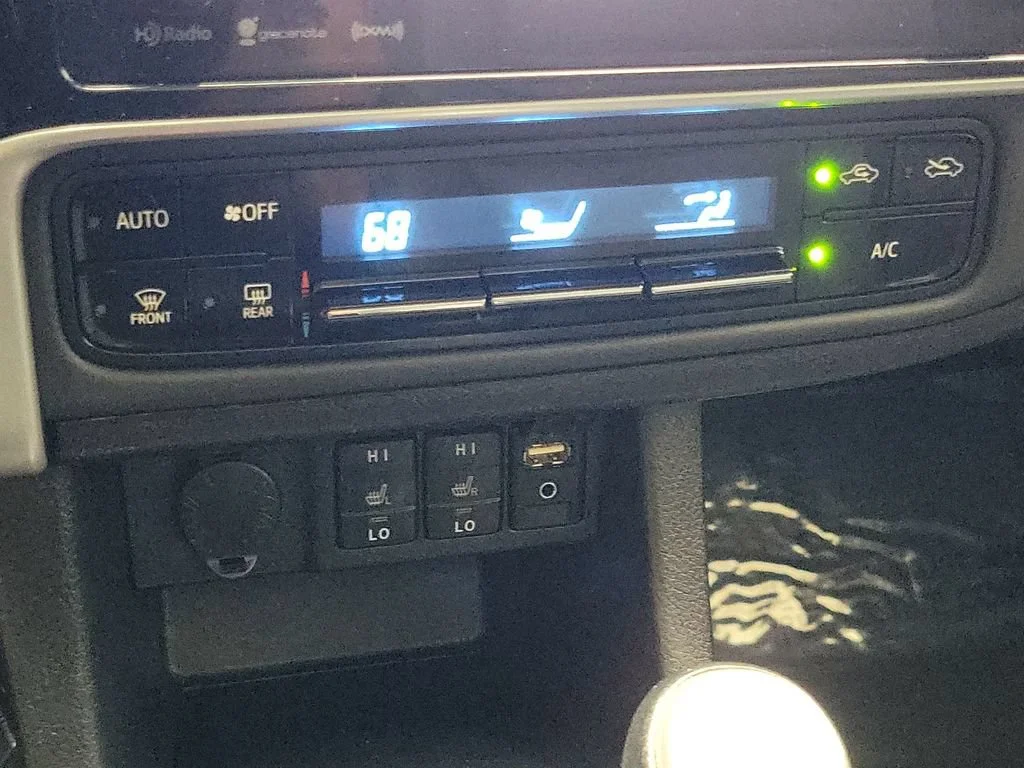 2017 Toyota Corolla XLE - Photo 17