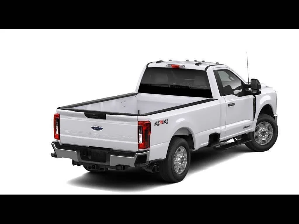 New 2026 Oxford White Ford XLT image 3