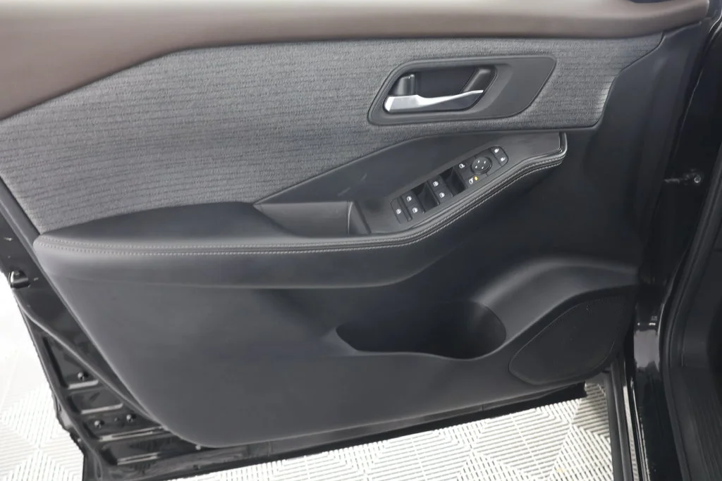 Used 2023 Super Black Nissan SV image 23