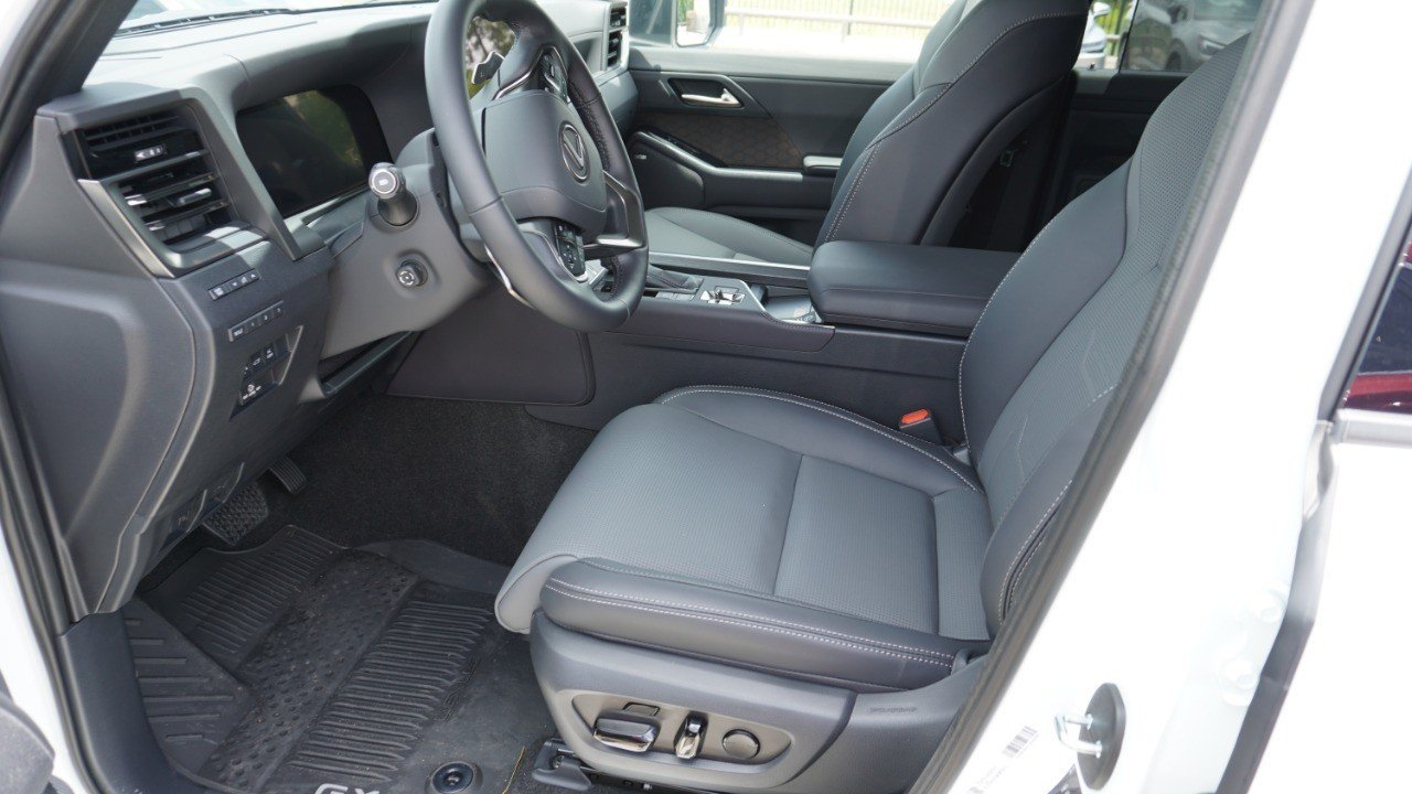 Used 2026 White Lexus GX 550 Luxury image 9