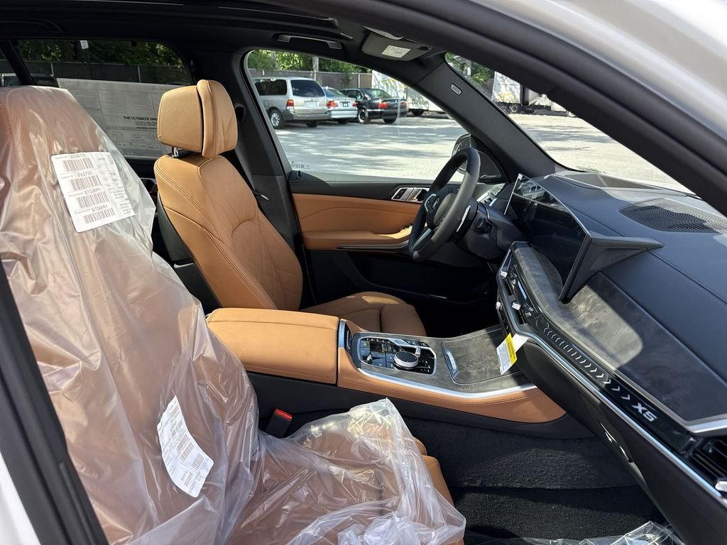 New 2026 White BMW xDrive50e image 25