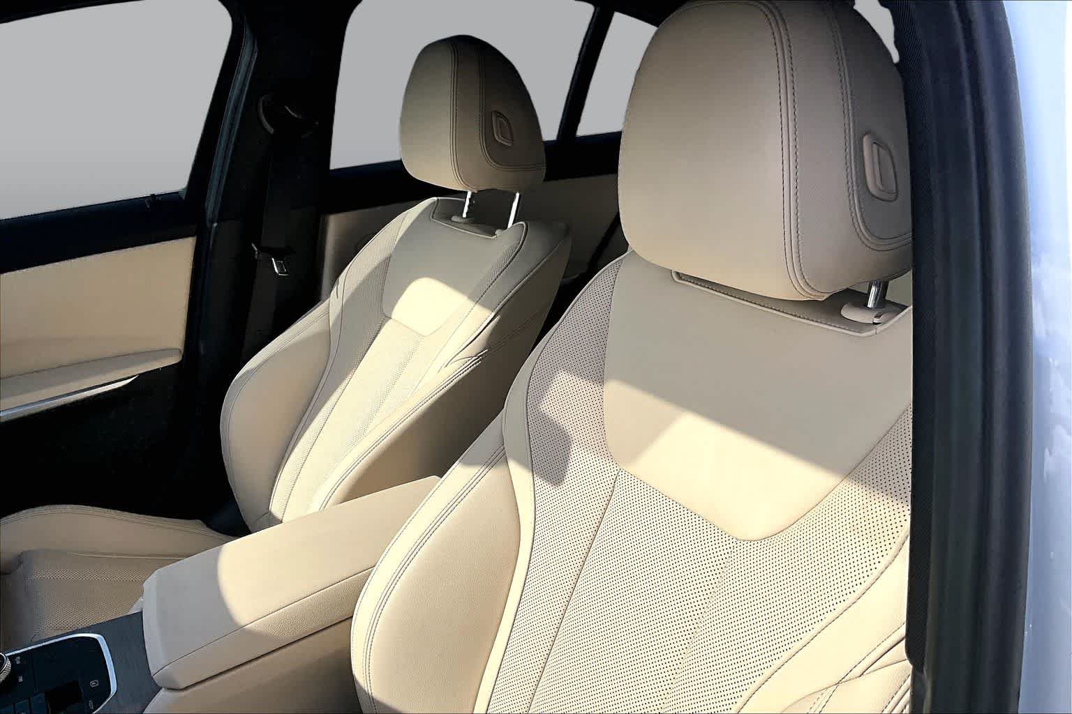 Used 2025 Alpine White BMW 330i image 6